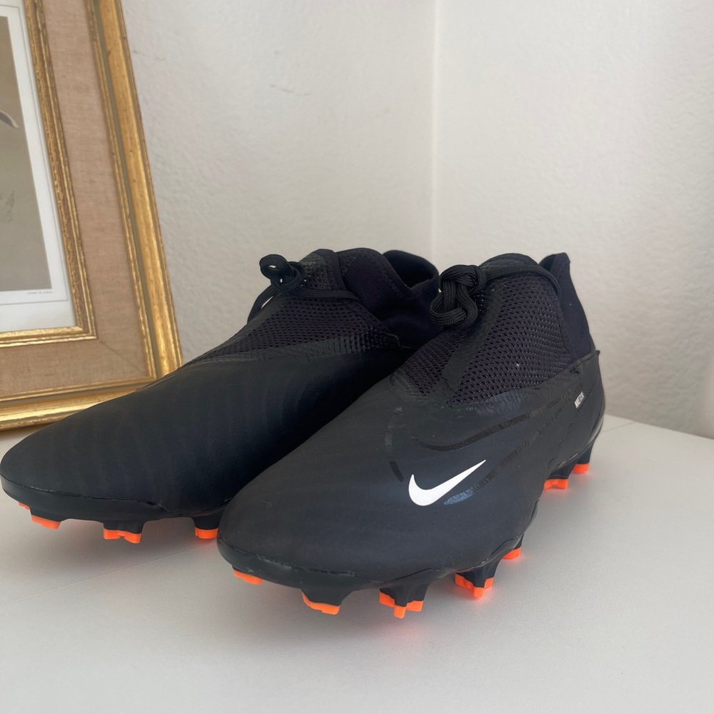 Men’s Nike Phantom GX Academy Dynamic Fit MG Cleat Size 7.5